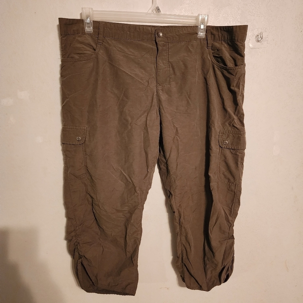 Woolrich Green Capri Pants Size 14, Inseam 21"